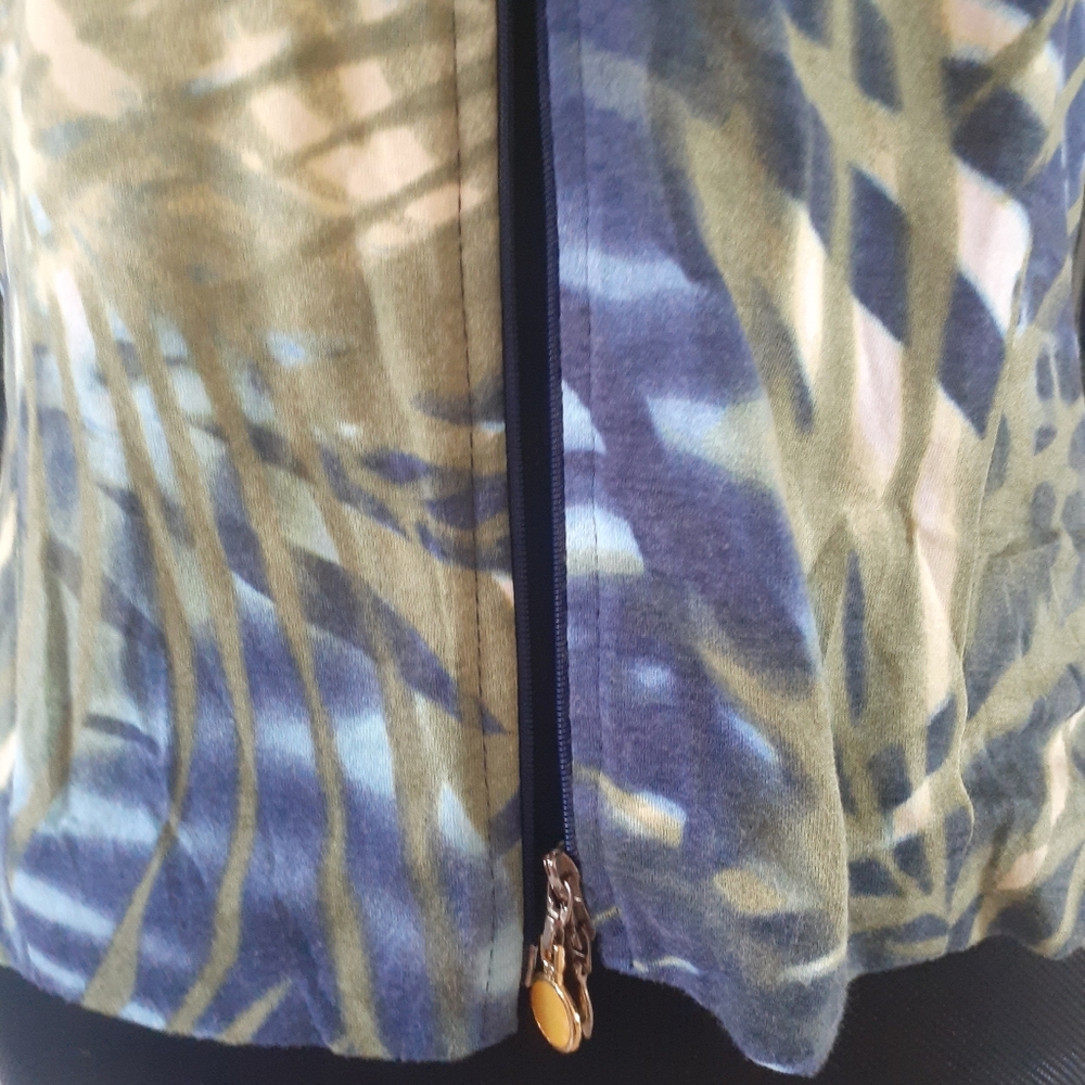 Vests - Picture 2 of 5